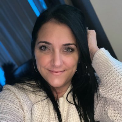 JulzInnovations's profile picture. ✨ Skincare • Beauty • Fashion ✨        Bilingual Millennial | Cancer Survivor 💪 Creating empowering, self-care-driven content 📧 julz.innovations@hotmail.com