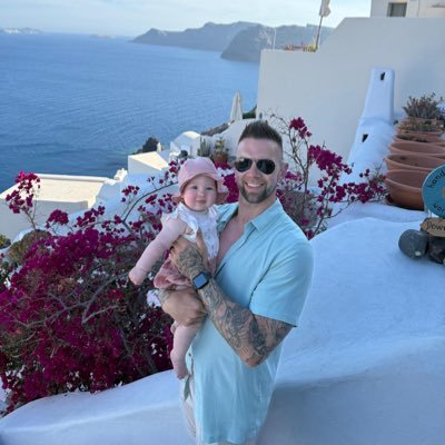 Spend my spare time kicking a ball of air for fun. Also a proud daddy to Harper Grace. Family is everything - ES 🫶🏼🤍