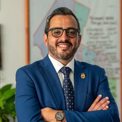 Alcalde de @sanbernardocl | Menos discursos, más calle. La política se hace con los pies en el barro.