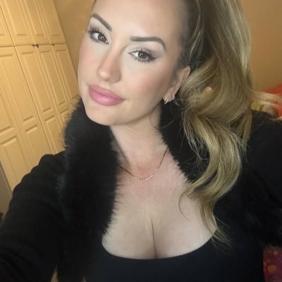 ClaraBritt8894's profile picture. I love pizza and am new to twitter