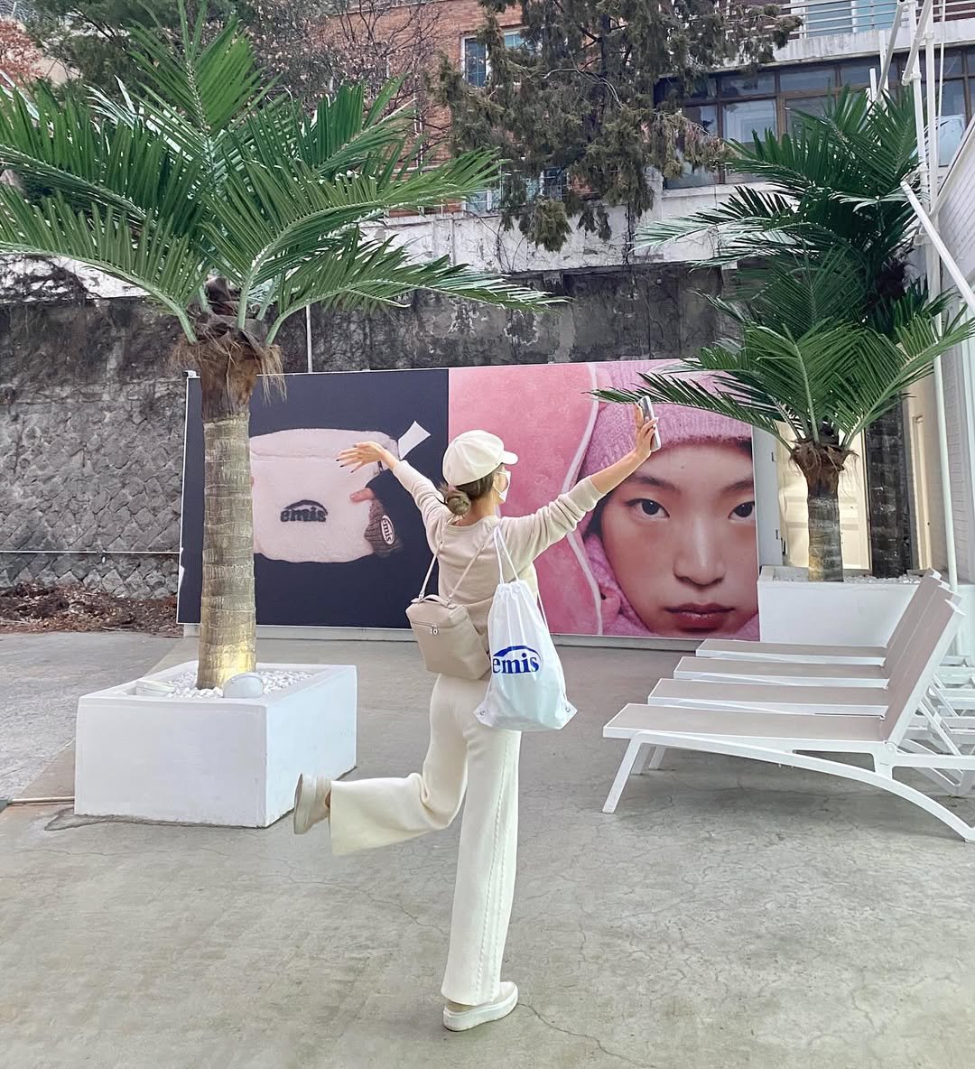 Vroouwef37790's profile picture. Whatever happens, we're a family.