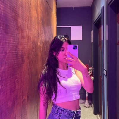 vintagebabee20's profile picture. 