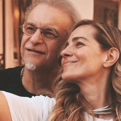 Η πρώτη κραυγή του ανθρώπου είναι κλάμα. Από κει και πέρα οι άνθρωποι
ή παραμένουν άνθρωποι και κλαίνε
ή γίνονται τέρατα και κάνουν τους άλλους να κλαίνε.
~Μ.Λ.