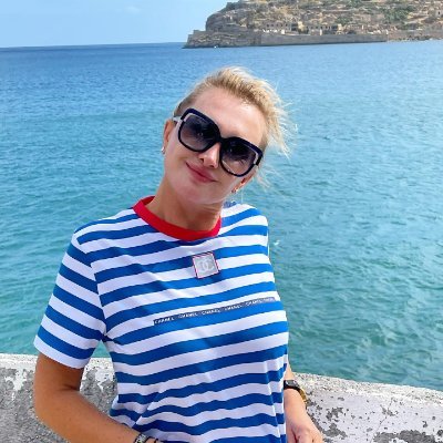 AliceMille9's profile picture. I hope the world continues to be wonderful, and I hope I am still myself.