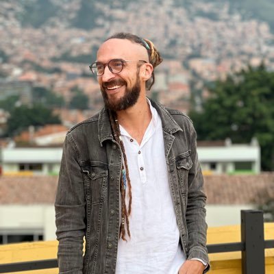 Representante a Cámara por Antioquia. Urbanista, activista, gestor cultural y barracontenta.