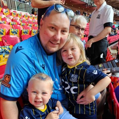 Teacher Supporter of Southend. football is my life Father to 3 married to Sarah. Southend united forever and always 💙