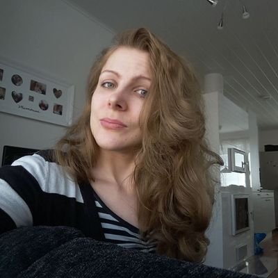 I'm the Main character #5. 🏳️🌈 🦄 👩👩👧👦⛪
Weird humour and likes tiddies.