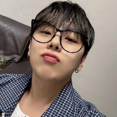 Kim Yohan 💙 JANG DAE HEYON 💜
Wei💙 ⭐
Rui 💜💙🇧🇷
@ot6_wei