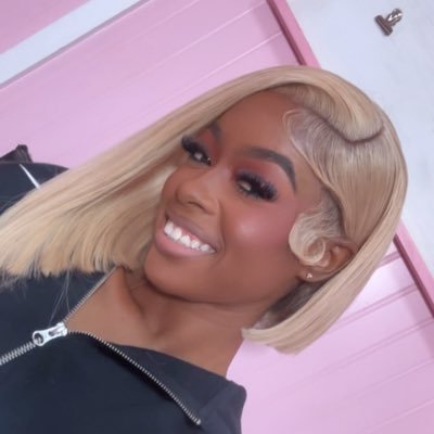 ThatGirlAntii3's profile picture. muah no bars