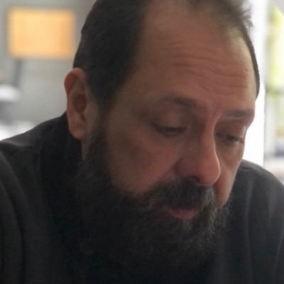 Economista.Escritor. Razón-ciencia. Filosofía. Literatura y arte Política.Librepensador. interés: geopolítica ∴