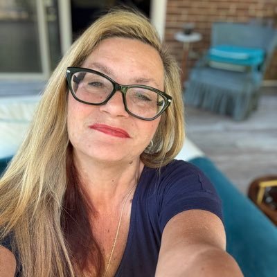 Calgary born,Nashville raised,and Southern by the Grace of God. Open-heart surgery survivor.Roll Tide. Cavies rule. Dilley 300