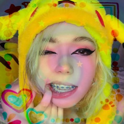 🔞 23YO 5’0 🧩🌈 VERY NORMAL GIRL👼 💫 domme leaning switch !🍧🩷 more of my content in the linkz below ⬇️ I don’t sell through here!