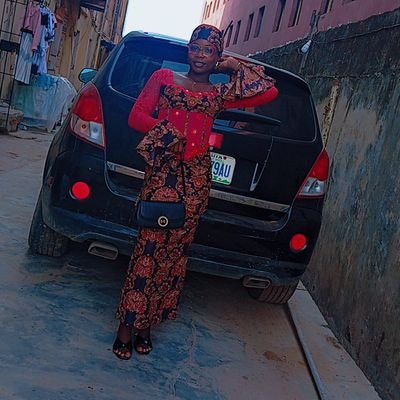 Fashion designer 🥰🥰 we sell jewelry's 🌟, we run gift packages 🎁 and we turn fabric into beautiful unisex clothes ✂️ ✂️ u can trust us 💯 💯