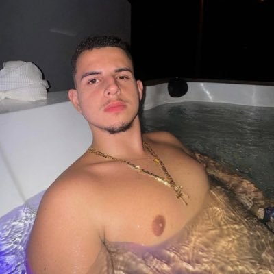 broliveir0's profile picture. tenho um estoque de fodase