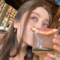 vivi (@glossyluna) 's Twitter Profile