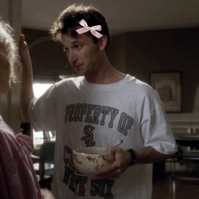 gutsswift's profile picture. probably rotting my brain away with tv shows ⭑