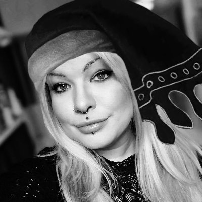 LV 31 . INTP . Cosplayer . Gamer . fulltime simp & professional yapper .
she/her but any is fine
shield bearer of #evilgang 🖤
next Con: Polaris
