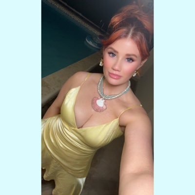 DeannaLauren2's profile picture. Ulcerative Colitis survivor. #NoColonStillRollin #RN #ERNurse