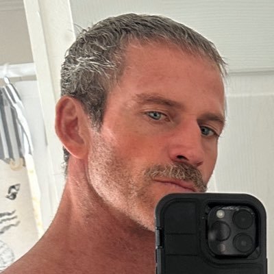 Doctor Turned Entrepreneur | KLUB Founder - All In One Communty Builder | Founder