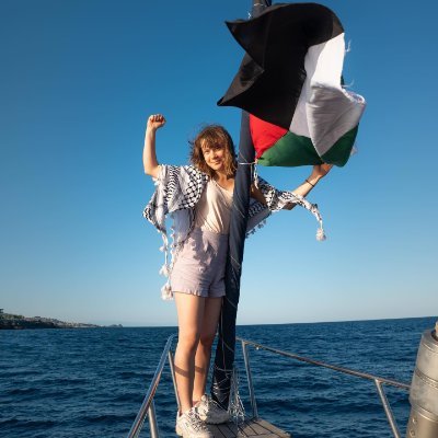 Merit_gal's profile picture. Much more delicate than I seem to be, Much more resilient than how I look, a hopeless romantic🤡
