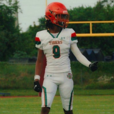 mruptop9's profile picture. C/O 2028/Athlete/6’1 166/3.7gpa/4.57 40 yard dash IG: mruptop_.794/ @kevinhawkins174@gmail.com