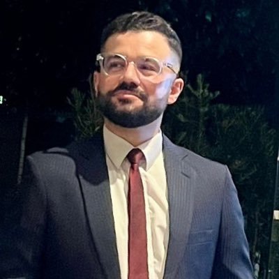 Cardiologista clínico e intervencionista.