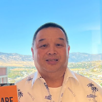 TravelswithVic's profile picture. 