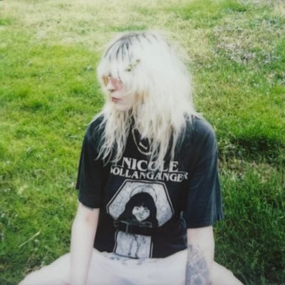 Cove (they/them) • lofi bedroom slop • NS EP6: THE ONLY LITTLE PART OF YOUR LIFE YOU’RE KEEPING TOGETHER — out now on bandcamp ☽ https://t.co/HTJ3g9C9nS