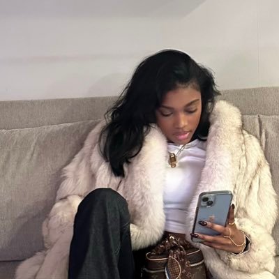 amourxnae's profile picture. 