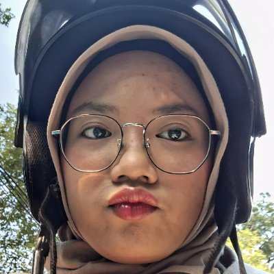 solavelly's profile picture. your future marine biologist 🐠🐬🦭🪼🪸