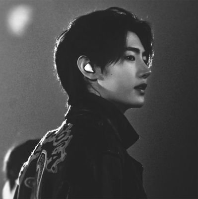 𝑩𝒍𝒐𝒐𝒅-𝒓𝒆𝒅 𝒉𝒖𝒏𝒈𝒆𝒓, 𝒆𝒏𝒅𝒍𝒆𝒔𝒔 𝒓𝒐𝒂𝒎, 𝑨 𝒉𝒆𝒂𝒓𝒕𝒍𝒆𝒔𝒔 𝒌𝒊𝒏𝒈 𝒘𝒊𝒕𝒉𝒐𝒖𝒕 𝒂 𝒕𝒉𝒓𝒐𝒏𝒆. 𝑴𝒊𝒍𝒅𝒂𝒏𝒈𝒛 𝒃𝒊𝒂𝒔𝒆𝒅 (🦌🐧)