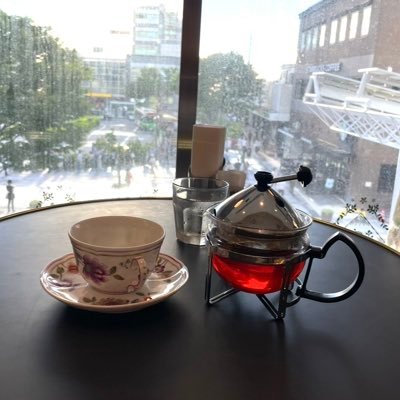 紅茶大好き💕写真はオリジナルマリーアントワネットティー。ヴェルサイユ「王の菜園」で栽培された希少な🍎と🌹のアロマで香り付けしたフレーバーティー。錦糸町のとある喫茶店。^_^美味しかった🥰