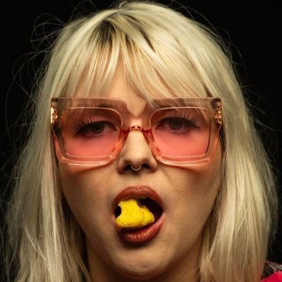 comedian and podcaster 🌶️ ‘ameliasnack’ links to other socials etc ⬇️