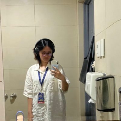 j_lagarejos's profile picture. compensating for something