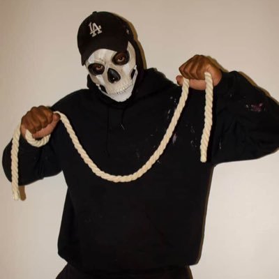 DL Top Str8 ,Horny StepDad who gorilla pounds & bull breeds the boys in need. my backup @DadiGorillabull DM wit face pic to get conquered By me & my cuzzin🥵