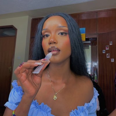 - My face is my canvas 🌸 - Youtuber 💕 - Self Taught Makeup Artist - Creative Director - Film Maker 📷 - Content Creator✨