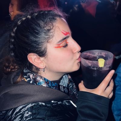 me gustan las croquetas, soy demasiado piscis y un intento de futura maestra :)