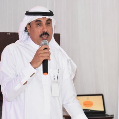 على كثر : ما أكتبك .. وأقول فيك ملامحك صارت بــ وجهي تنرسم وعلى كثر ما اشيل فالخاطر عليك يطيح .. في لحظة لقانا ،، وابتسم