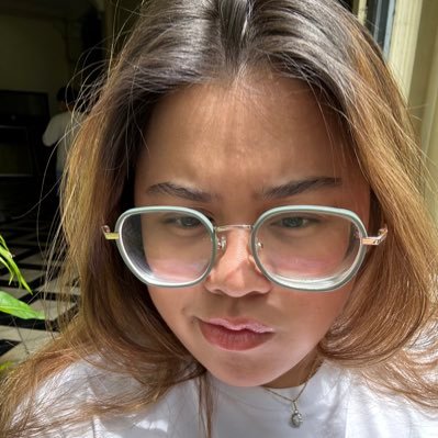 tshlzn's profile picture. By grace, through fate✨