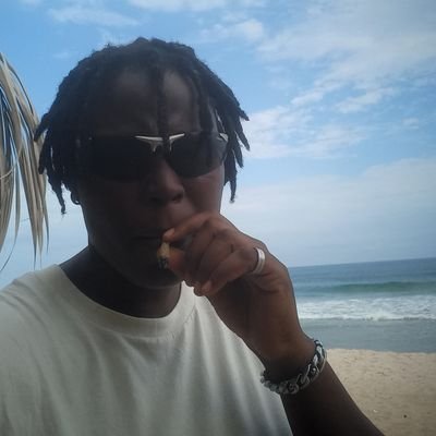 Music Video Director🎥
I direct and shoot music videos,fashion films and movies.
Cinematographer 🎬
Sag ♐️ | Non-binary
IG: @ manonskirt
watch MUSIC videos 🔽