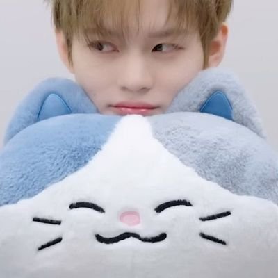 ONLY LIKE a silly cat named CHENLE who can hit Bb5—the highest note any nct member ever sung, on a live performance