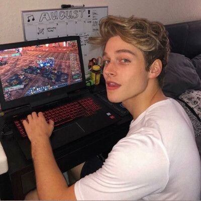 KomninosL6968's profile picture. 