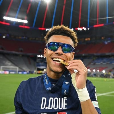 alx_sgn's profile picture. 📍91 -  🇷🇪 | ⚽❤️💙 🏀🐻〽️1️⃣2️⃣