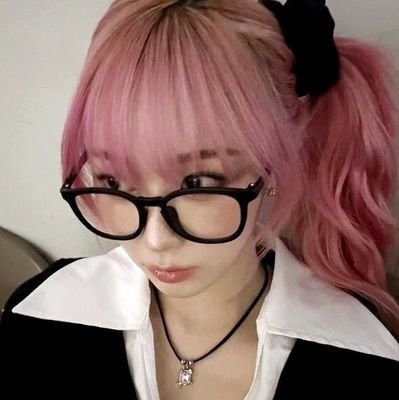 thvbite's profile picture. 🐣🐰