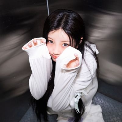 vi_gyx's profile picture. uhm.....