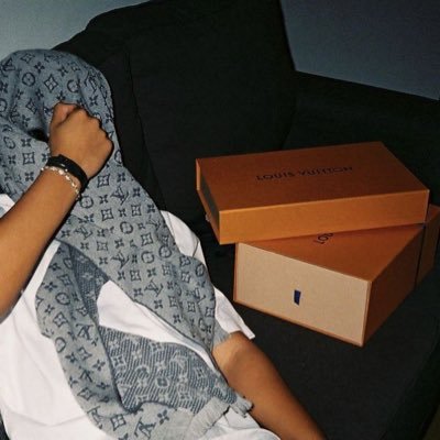 runfrmthelaw's profile picture. 