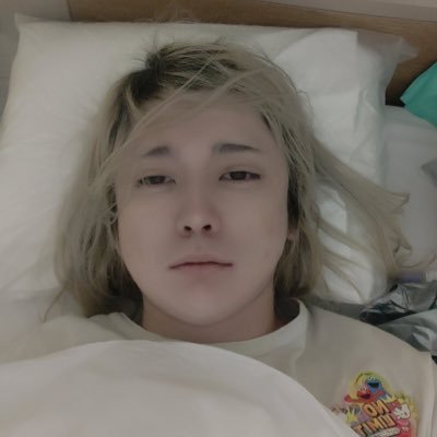 ニュース系tiktokerです ハクマインという名前でYouTuberしてます写真は誕生日にユニバで吐きすぎて病院に運ばれた時の写真です。