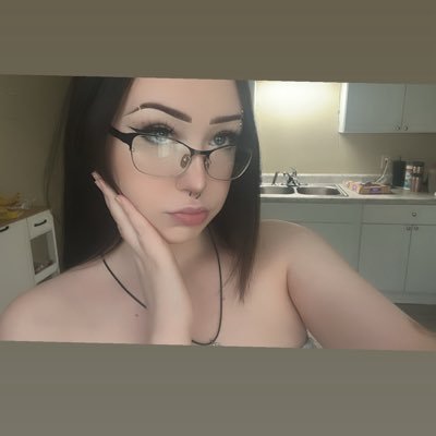 old one got banned:/ give me a follow! dm for m3nu ;) https://t.co/mPyYGLy7P8