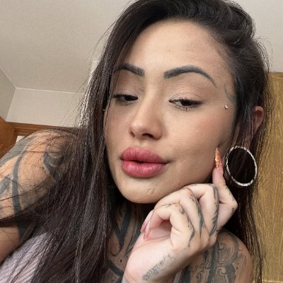 22 | Tattoo artist on the move
From Indiana
Cat person | Sparkling water over soda
My Link is always FREE!! 📩