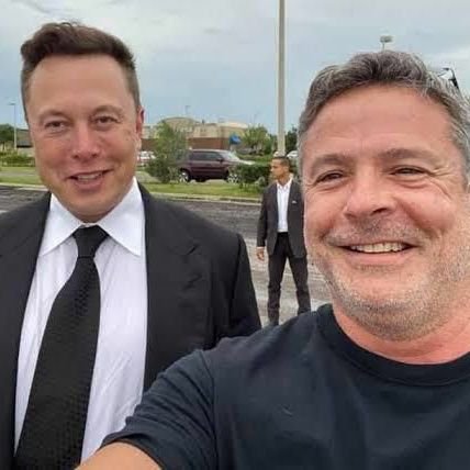 Social Media Agent and Senior Reporter To Elon Musk